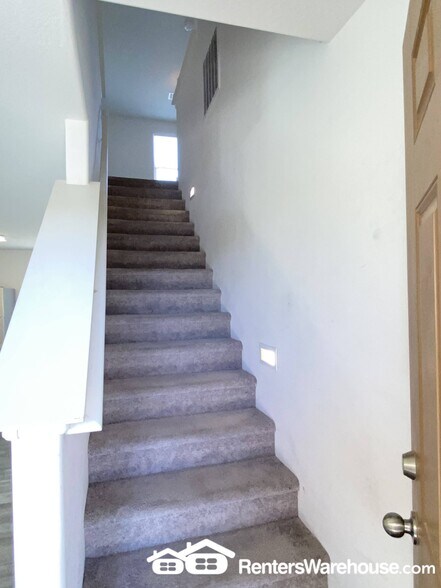 Building Photo - 335 Watson Pl