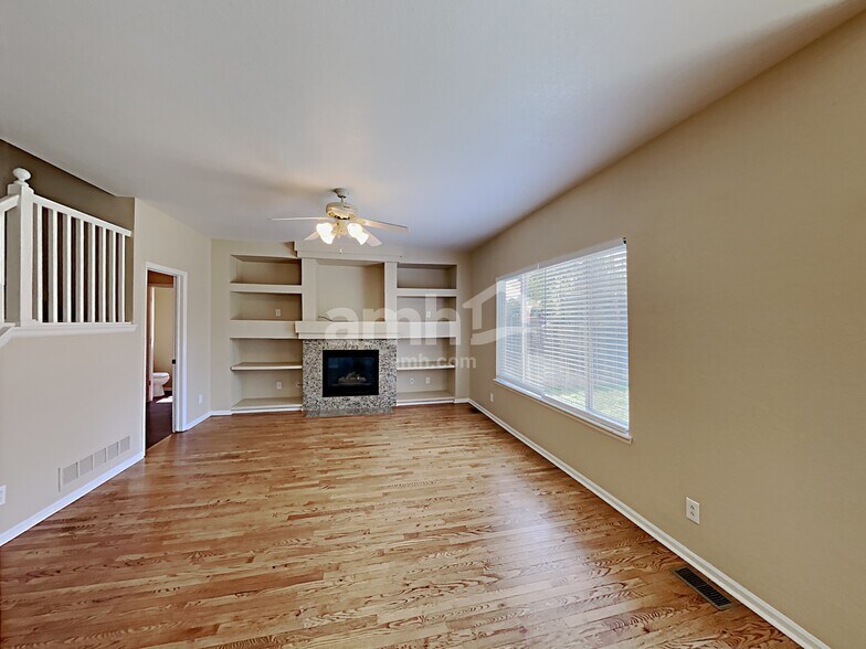 Building Photo - 5604 Spruce Ave