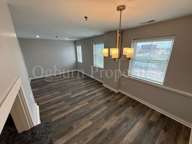Building Photo - 315-507 N. Spruce St-1BR/1.5BA-Downtown APT!!!