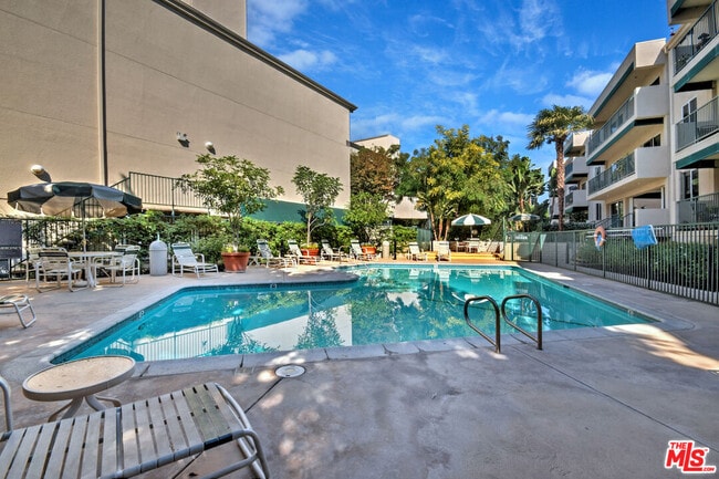 Building Photo - 4501 Cedros Ave