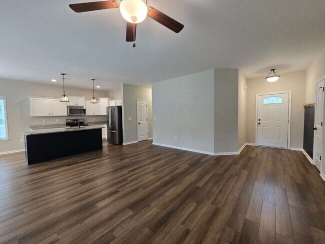 Building Photo - Beautiful 3-Bedroom Home with Bonus Room, Modern Finishes & a Huge Fenced Backyard