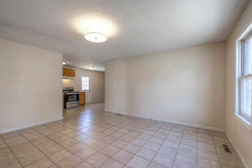 Building Photo - 709 N Woodland St