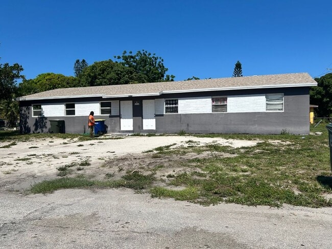 Primary Photo - 1002 N 16th St