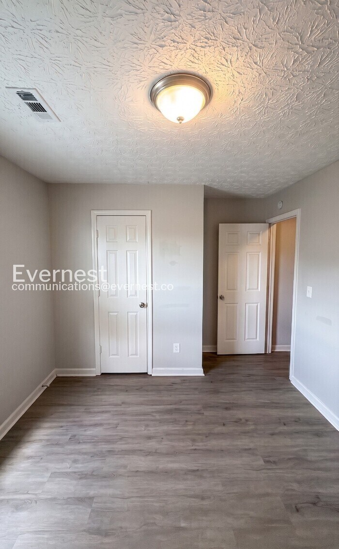 Building Photo - 9471 Bogey Ct