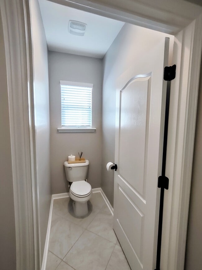 Building Photo - 253 Bella Dr