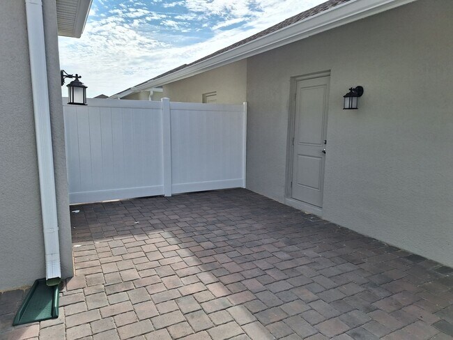 Building Photo - BEAUTIFUL NEW CONSTRUCTION 3 BEDROOM 2.5 B...