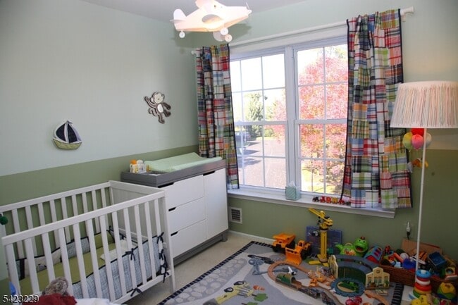 Building Photo - 17 Castle Dr