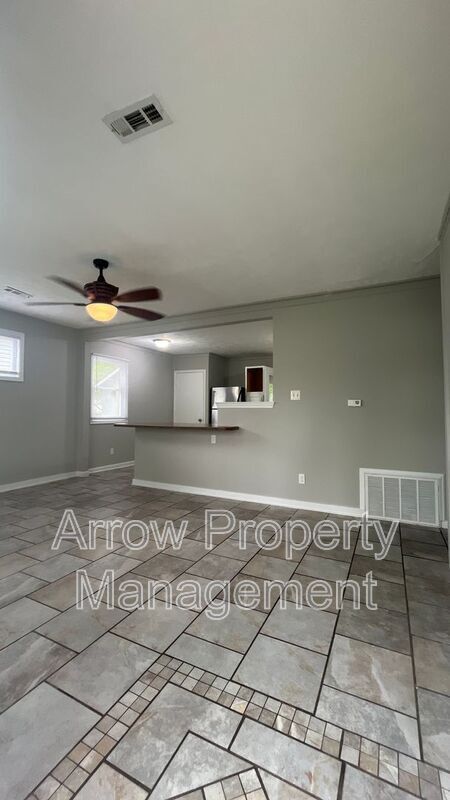 Building Photo - 6824 Logan Ave