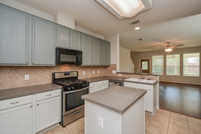 Building Photo - 15506 Hickory Dale St