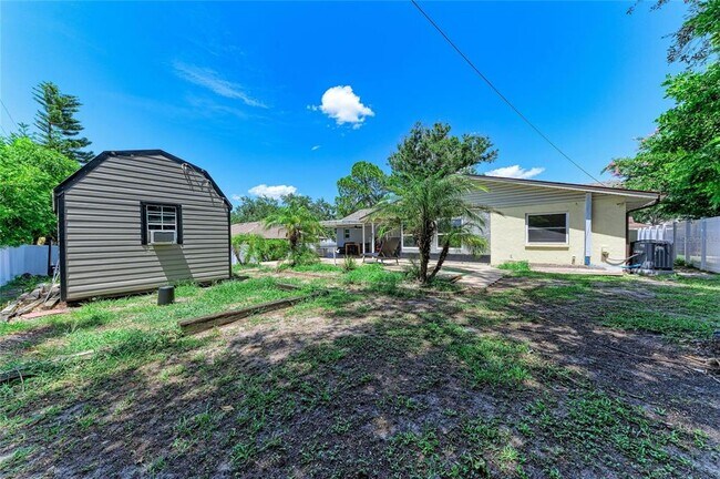 Building Photo - 1520 Sunnyhills Dr