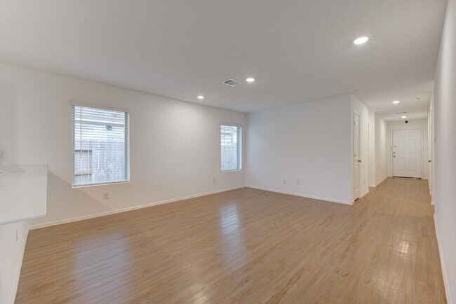 Building Photo - 3110 Spanish Oak Ln