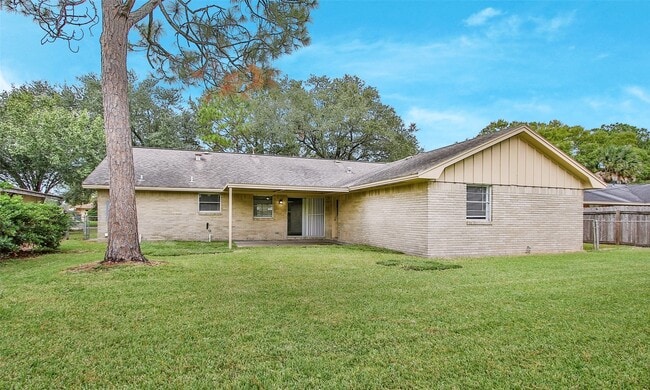 Building Photo - 9205 Vicksburg Ave