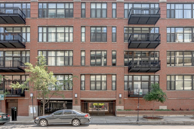 Building Photo - 333 W Hubbard St