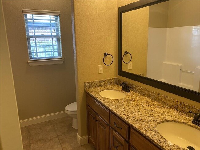 Building Photo - 6202 W Sage Dr