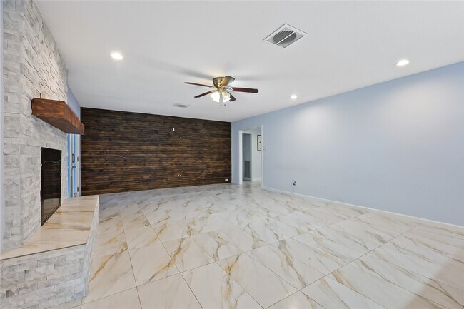 Building Photo - 12018 Beinhorn Dr