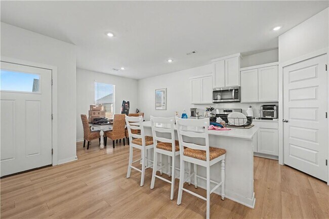 Building Photo - 4885 W Triangle St