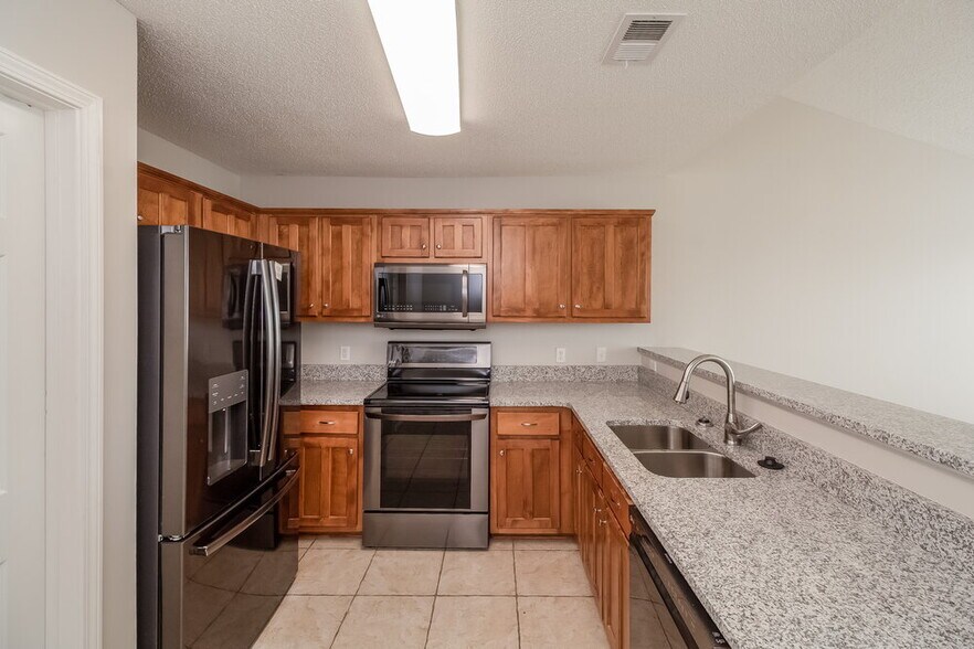Building Photo - 6443 White Hawk Ln