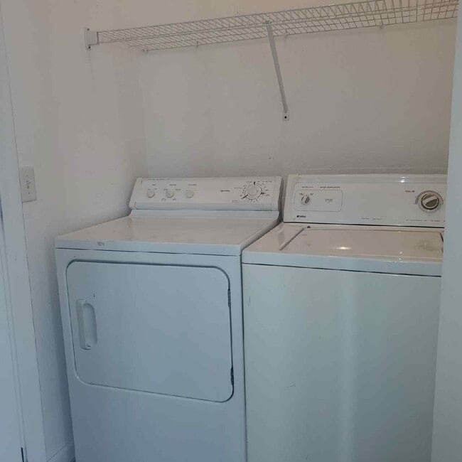 Building Photo - 809 Broad St