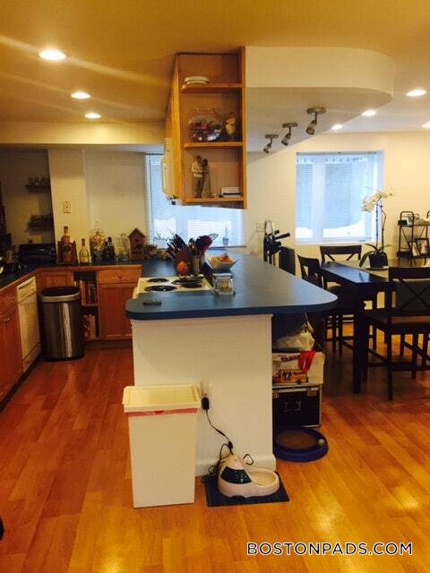 Building Photo - 43 May St