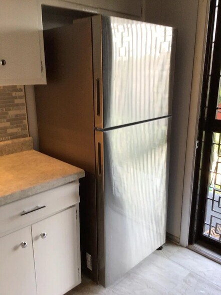 Building Photo - 7043 S East End Ave