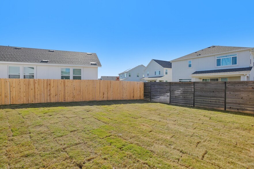 Building Photo - 1104 Yaupon Holly Dr