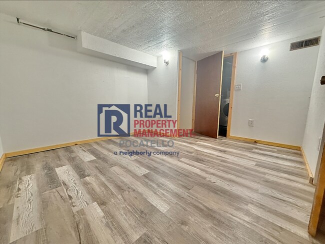 Building Photo - 1420/1422 E Elm St
