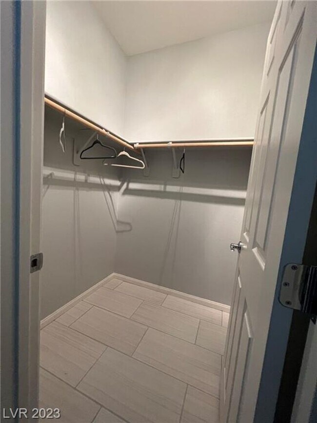 Building Photo - BEAUTIFUL HOME IMMACULATE AND READY TO MOVE-IN