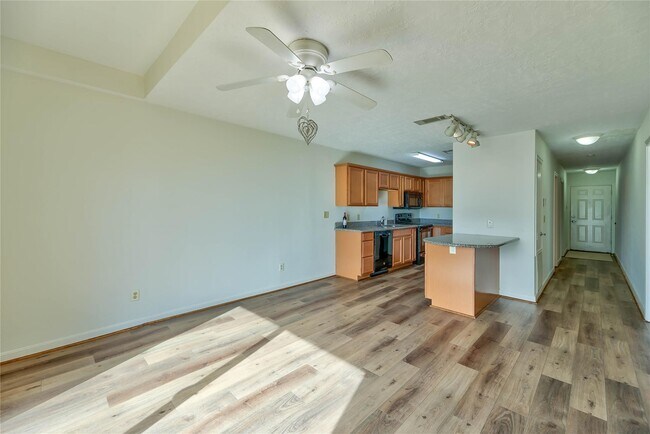 Building Photo - 445 Carolcrest Ln