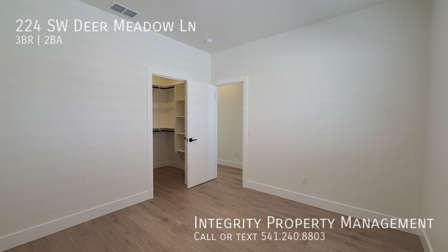 Building Photo - 224 Meadow Ln