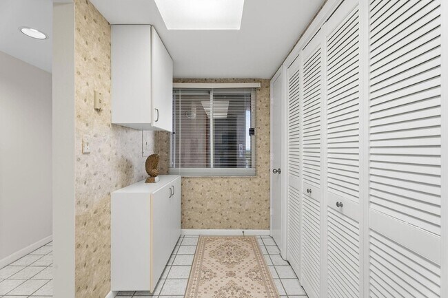 Building Photo - 3870 N Hwy A1A