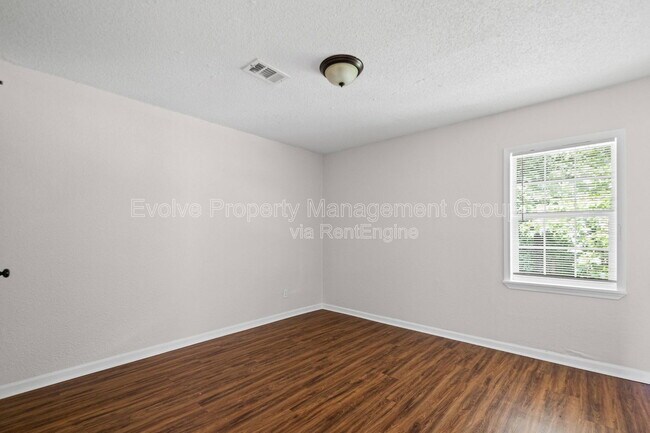 Building Photo - 1196 Aubra Rd