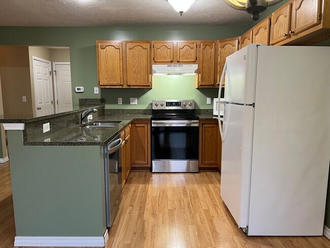 Building Photo - 1034 Doral Dr