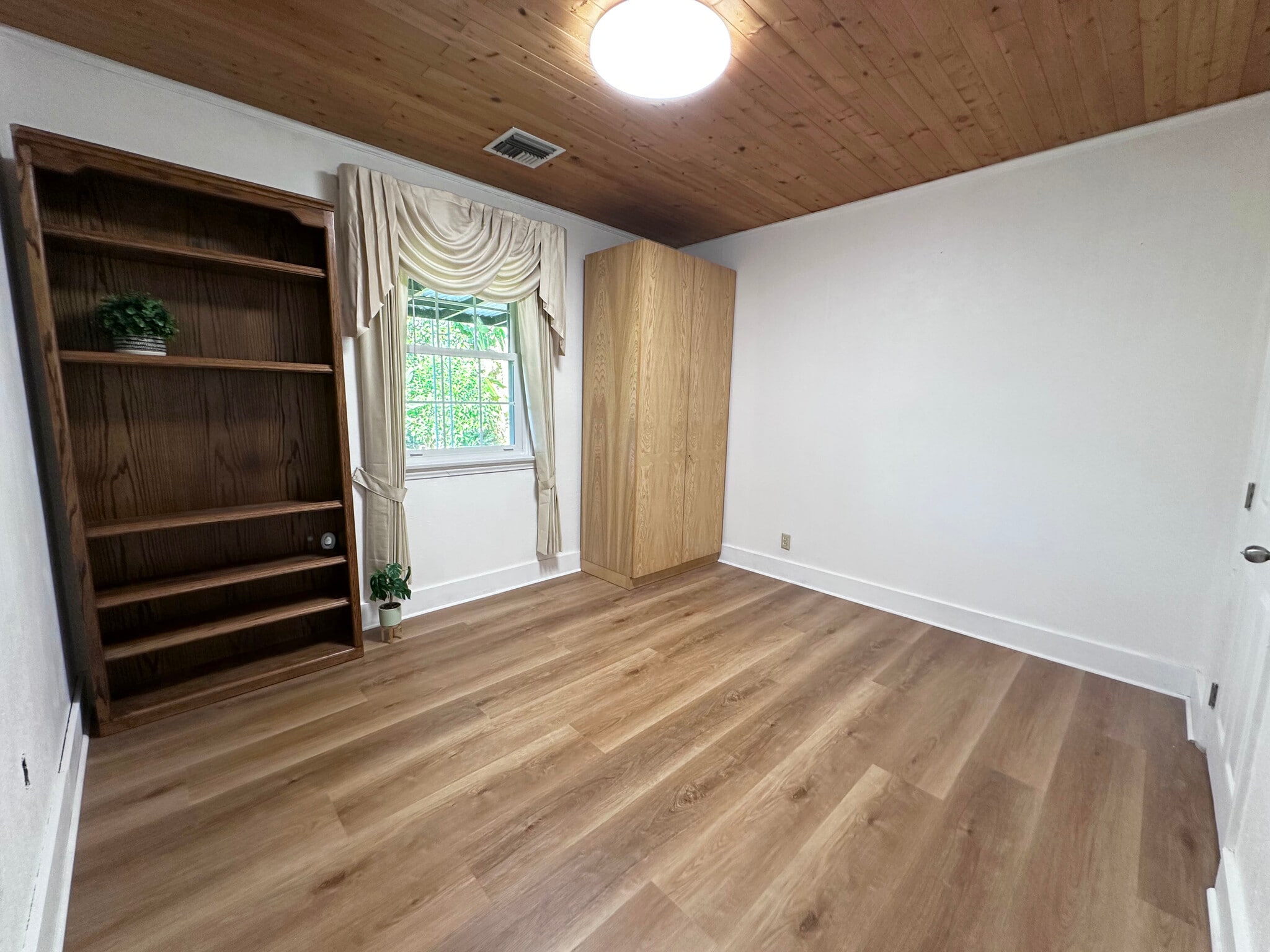 Building Photo - 7445 Orion Ave