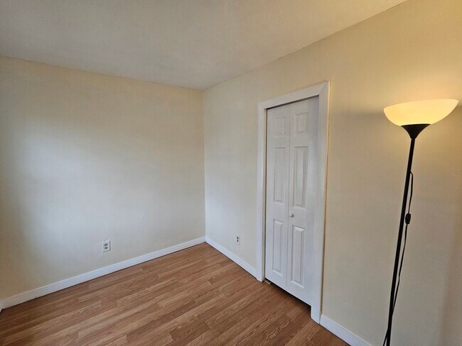 Building Photo - 464 Meridian St