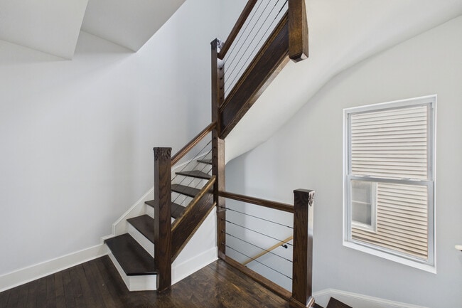 Building Photo - 7919 S Ellis Ave