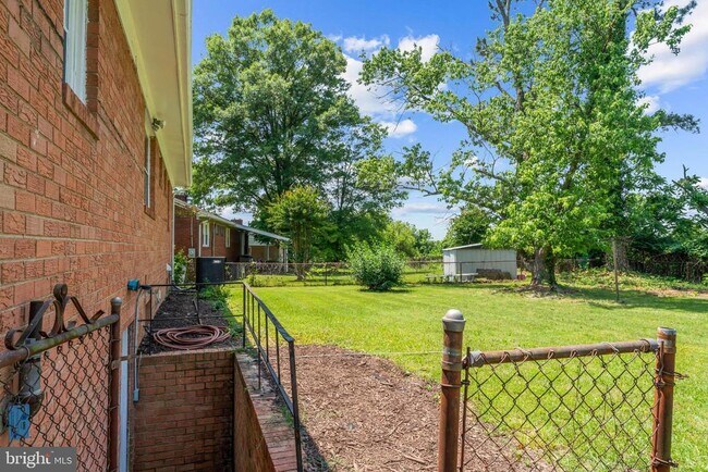 Building Photo - 5019 Leland Dr