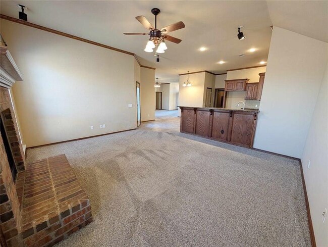 Building Photo - 609 Sally Ct