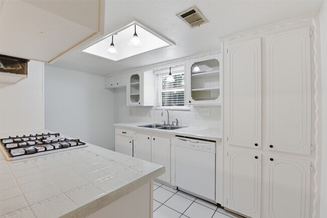 Building Photo - 2115 Oak Shores Dr