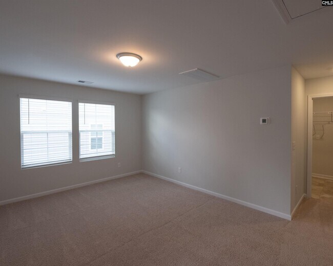 Building Photo - 1042 Begonia Dr