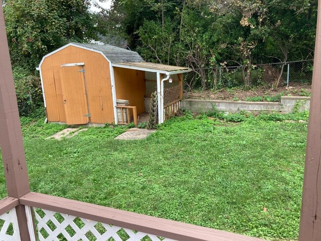 Building Photo - Charming Rambler - Close to Downtown Silve...