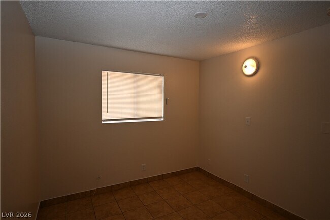 Building Photo - 2301 Stewart Ave