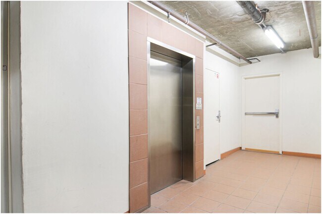 Building Photo - Oceanfront Penthouse in Huntington Beach!!