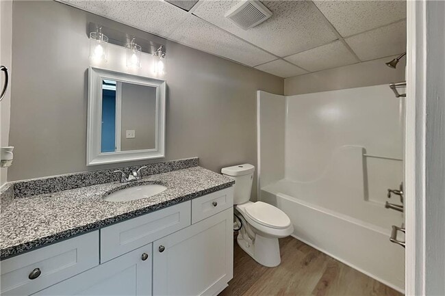 Building Photo - 142 Hartwood Dr