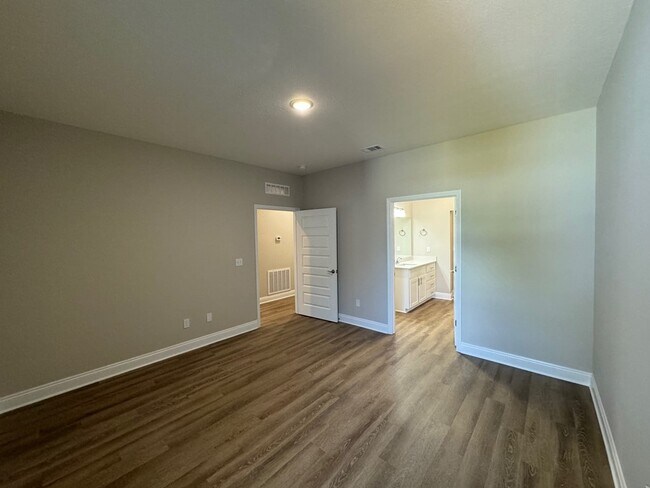 Building Photo - 207 Mosaic Dr