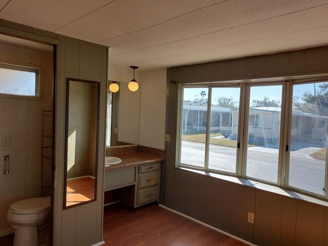 Building Photo - 55+ Community Home in Saralake Estates – 2 Bed / 2 Bath