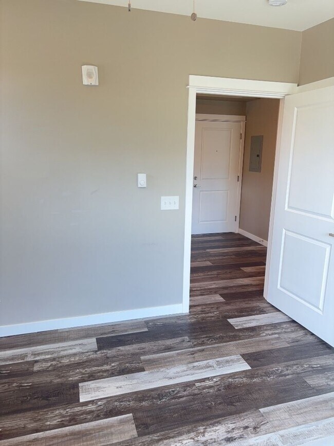 Building Photo - 2 Bedroom, 1 Bathroom at Samish Station Apartments!