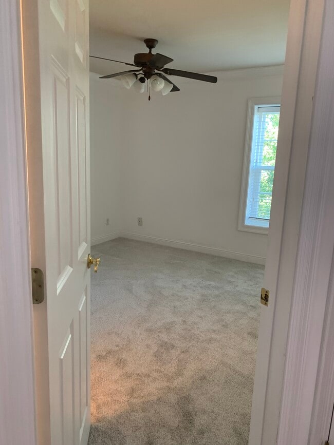 Building Photo - 2521 Metairie Lawn Dr