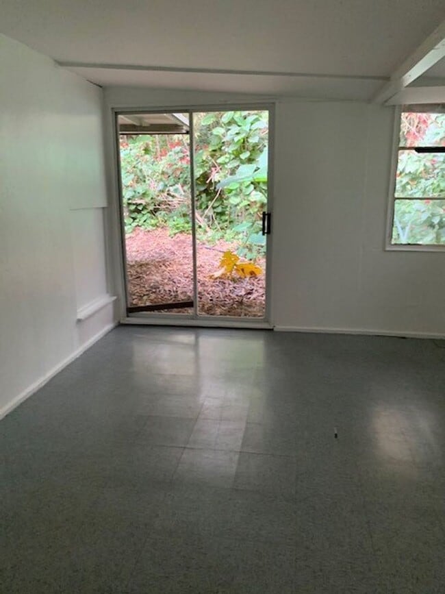 Building Photo - Manoa House - 3 bedroom, 1 bath - Avail now