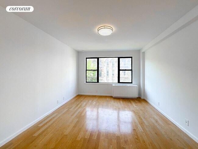 Building Photo - 67 E 3rd St
