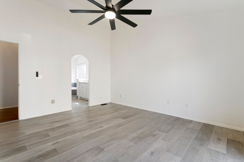 Building Photo - 8946 Oakmont Rd